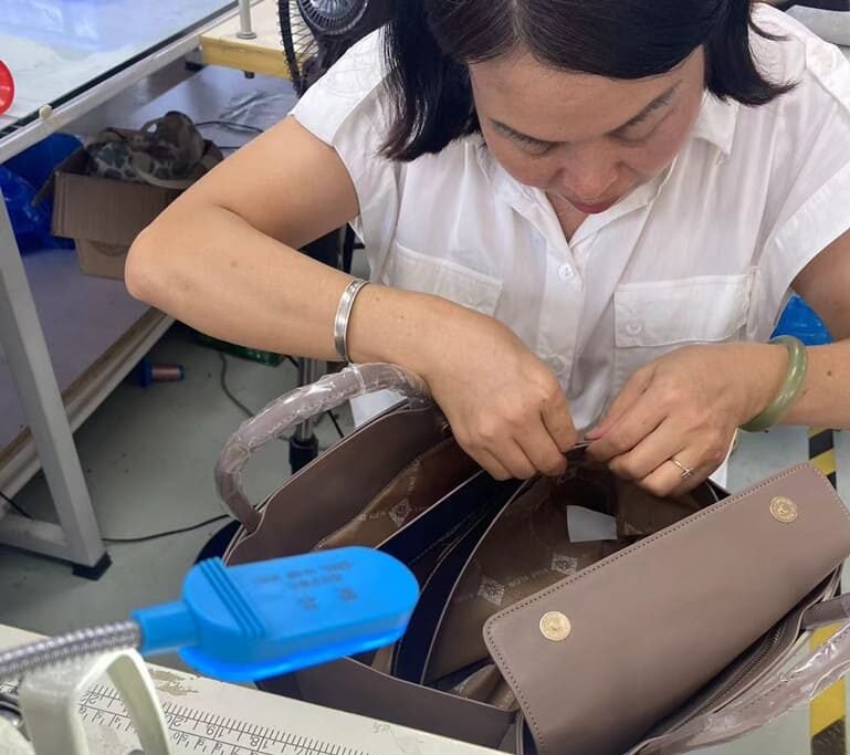 Katehandbag production floor — hardware and finishing